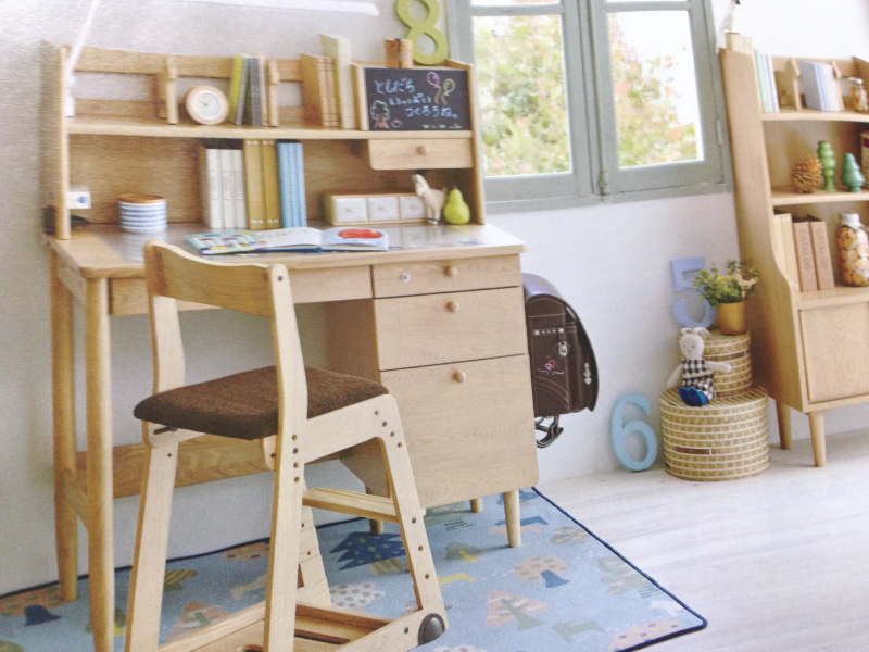 大塚家具の学習机。リビングにも置けるおしゃれな学習机まとめ - IZILOOK