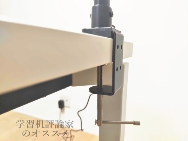 Huizhou・ダブル光源LEDデスクライトLS03のクランプは天板厚53mm以下に対応