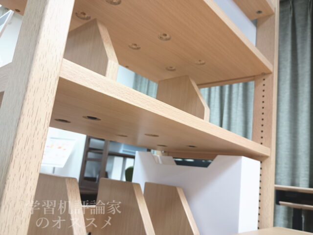 Fit-in スライドシェルフの上箱には15mmピッチで高さを調節できる棚板