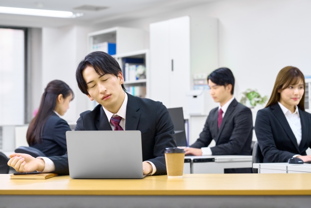 仕事中に眠くなる・イメージ