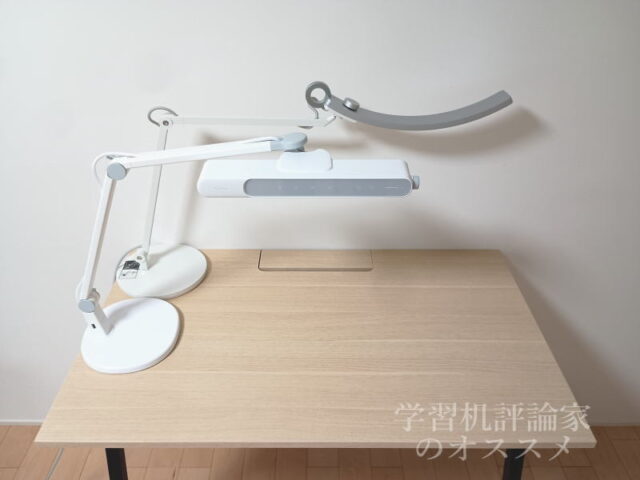BenQ／WiT アイケア デスクライトAR15_D はMindDuo2よりもシンプルかつ長いアーム
