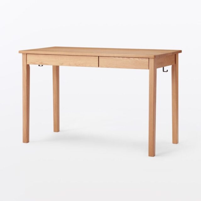 無印良品・木製デスク オーク材天板
幅110×奥行55×高さ70cm 商品番号:84891175
